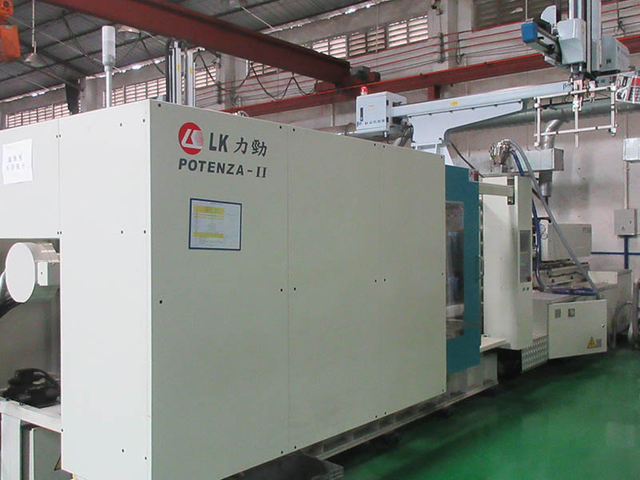 2. Automated production lines: efficiency and quality at the same time. This is a corner of our automated production line. The robotic arm accurately performs various operations, such as the removal of parts and initial assembly. The application of automated production not only improves production efficiency, but also minimizes human error, ensuring stable and reliable quality for each batch of products