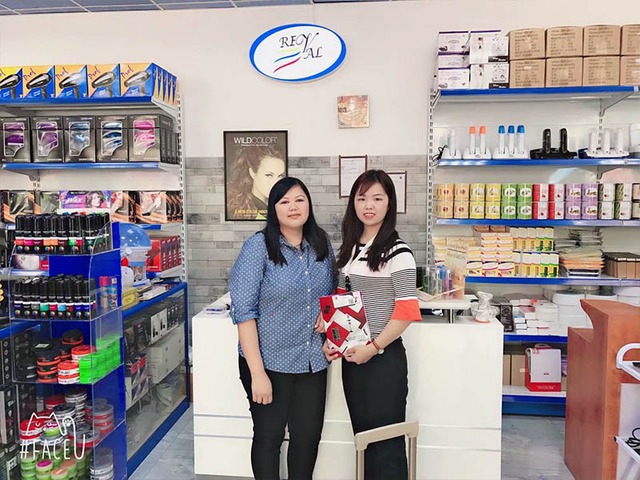 The photos recorded the Beautycool team's in-depth communication with professional buyers from the UAE, Saudi Arabia, Qatar and other Middle East countries as well as North Africa